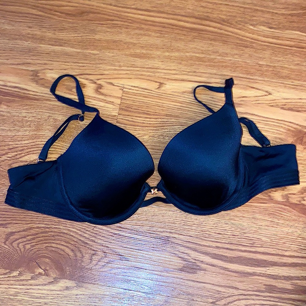 SAVAGE X FENTY T-SHIRT BRA
COLOR: BLACK CAVIAR
SIZE: 34B